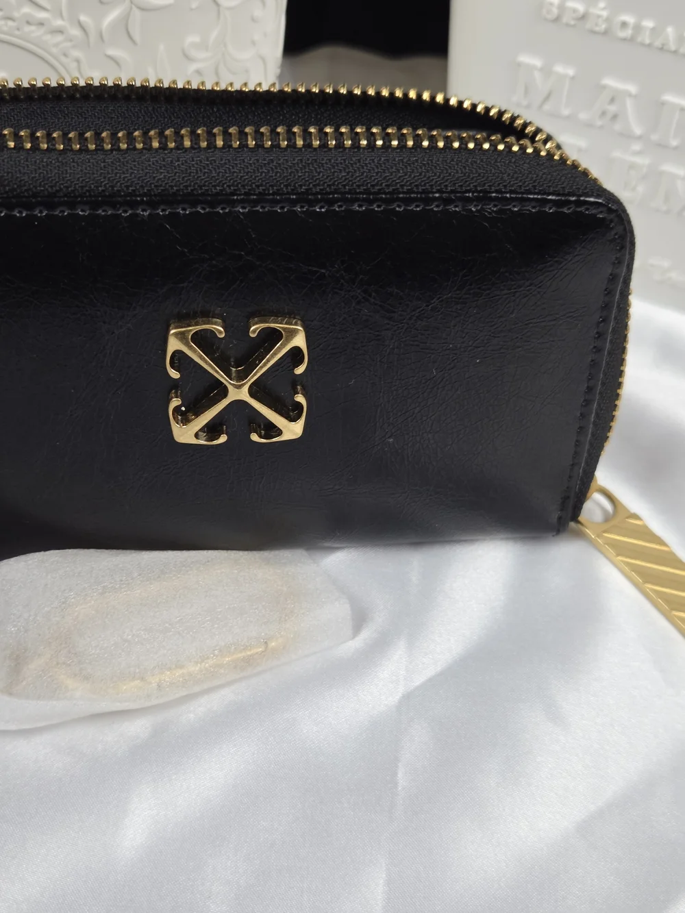 Authentic Off-White Black Leather Zip Card Holder Wallet Gold Arrow Logo Card